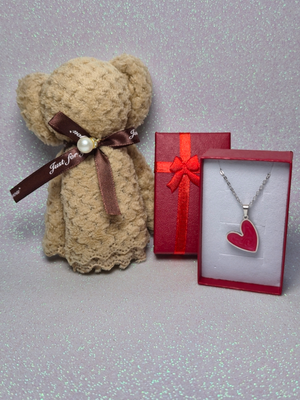 Set Asciugamani Orsetto con Collana Cuore – Regalo Romantico per San Valentino